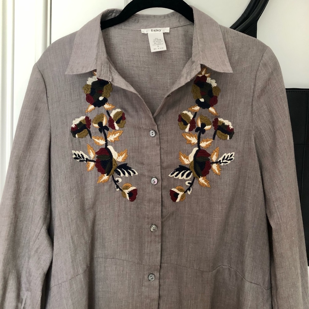 Embroidered Tunic ✨ - Picture 2 of 4
